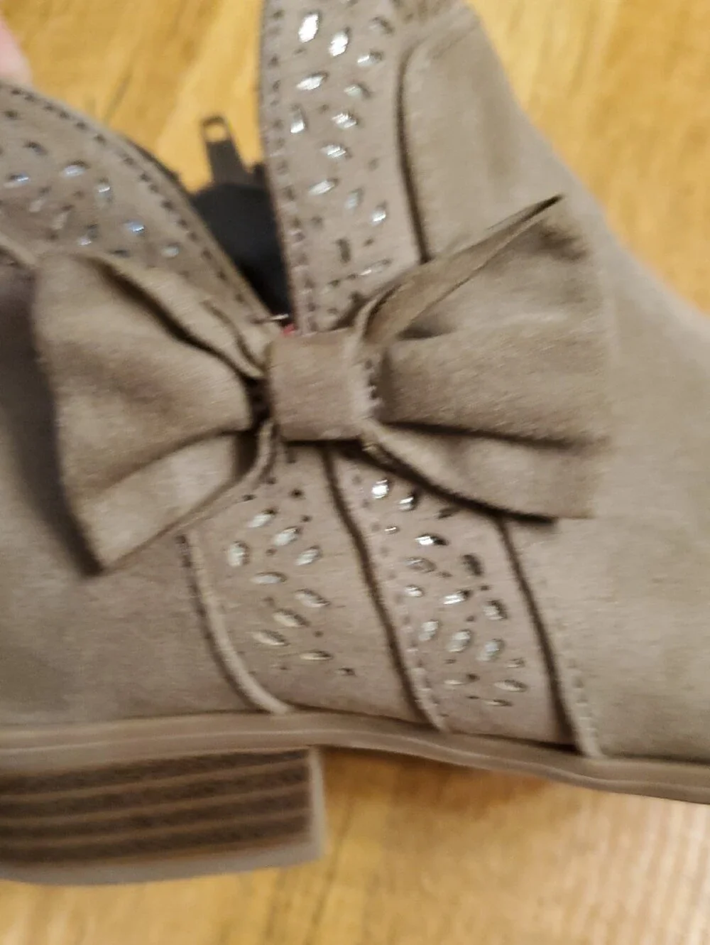 SO Girl's Taupe Bow Faux Suede Ankle Boots Size 4